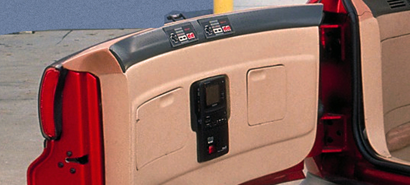 Illustration for article titled Oldsmobile Made A Giant Wagon With Built-In Nintendo In 1990